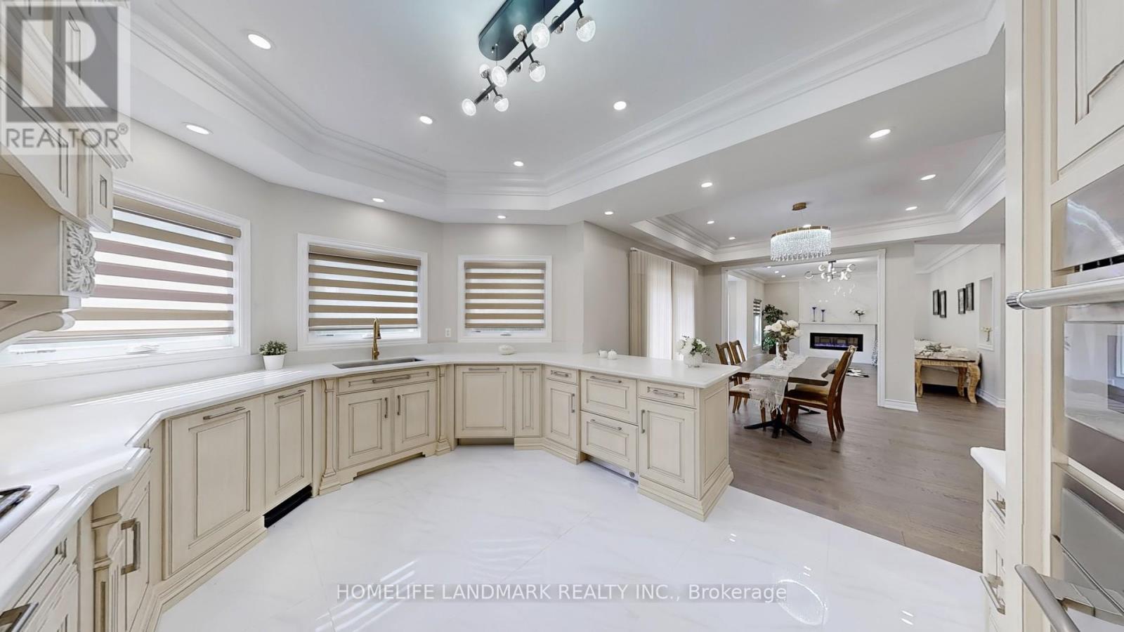 Photo 17 of 16 Crescentview Road, Richmond Hill ON