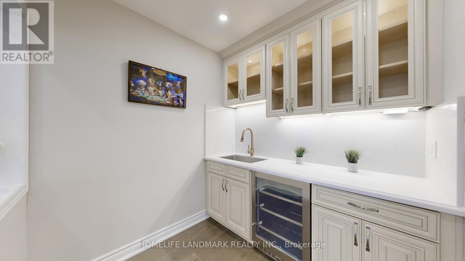 Photo 18 of 16 Crescentview Road, Richmond Hill ON