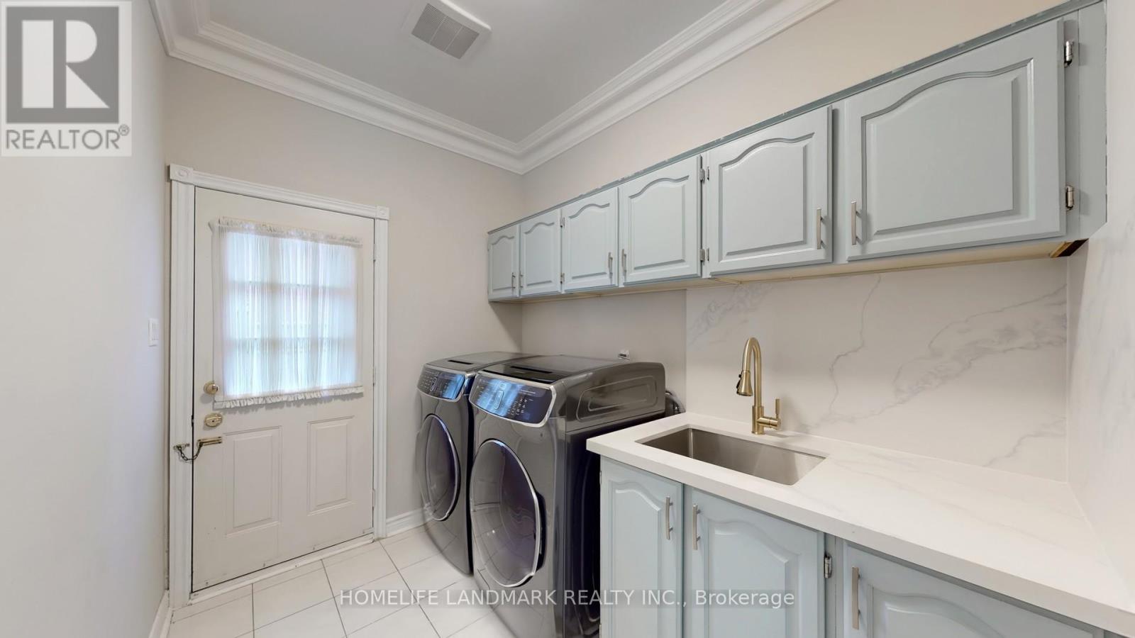 Photo 24 of 16 Crescentview Road, Richmond Hill ON