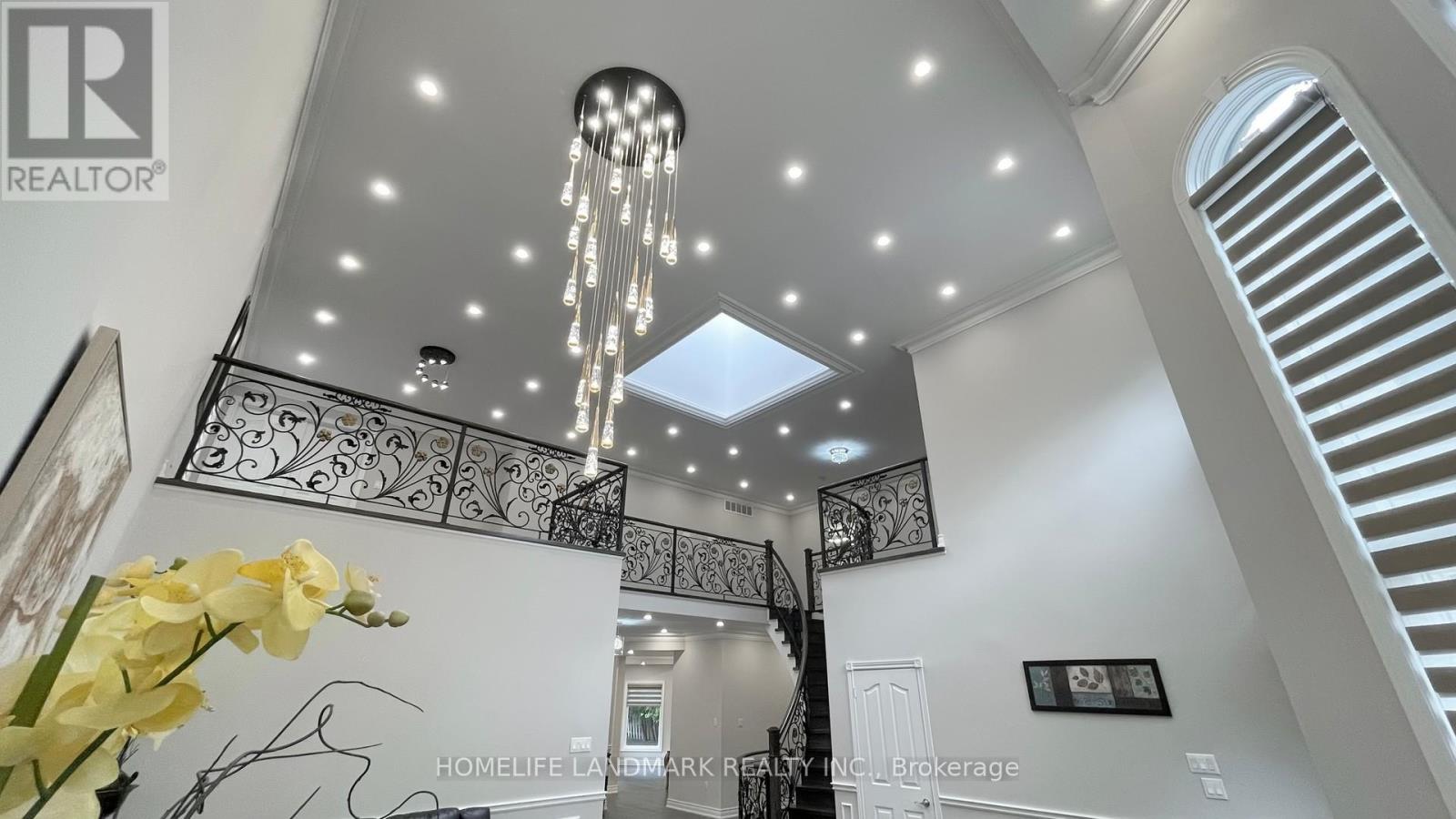 Photo 26 of 16 Crescentview Road, Richmond Hill ON
