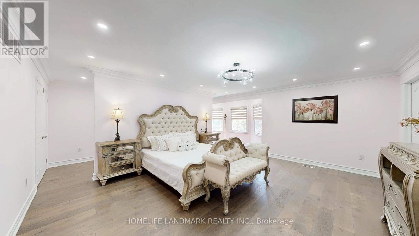 Photo 29 of 16 Crescentview Road, Richmond Hill ON