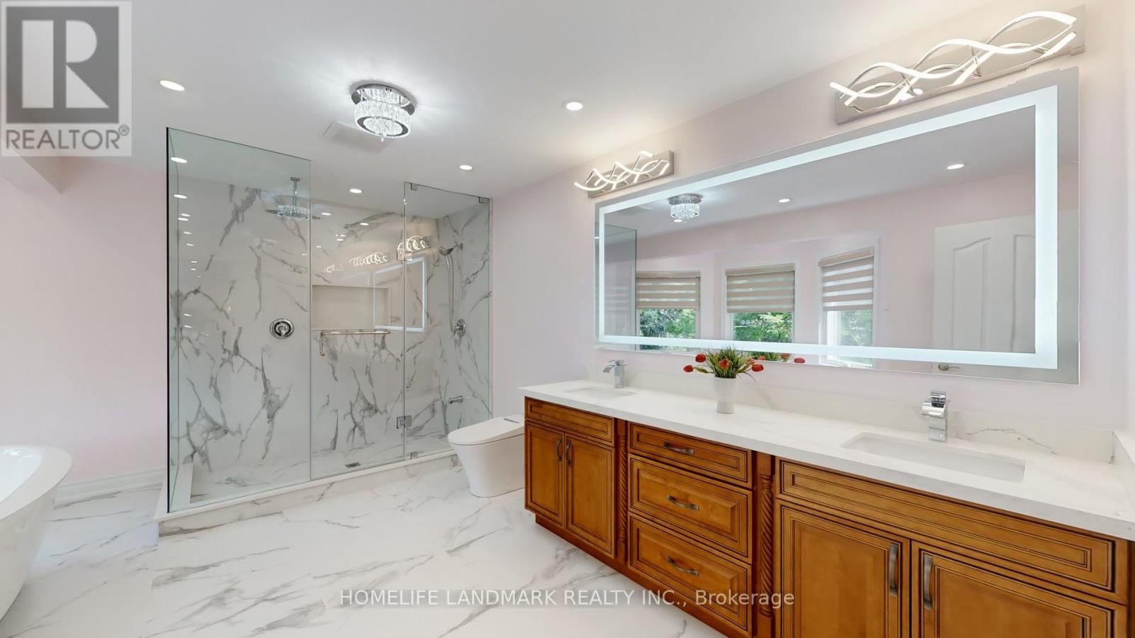 Photo 31 of 16 Crescentview Road, Richmond Hill ON