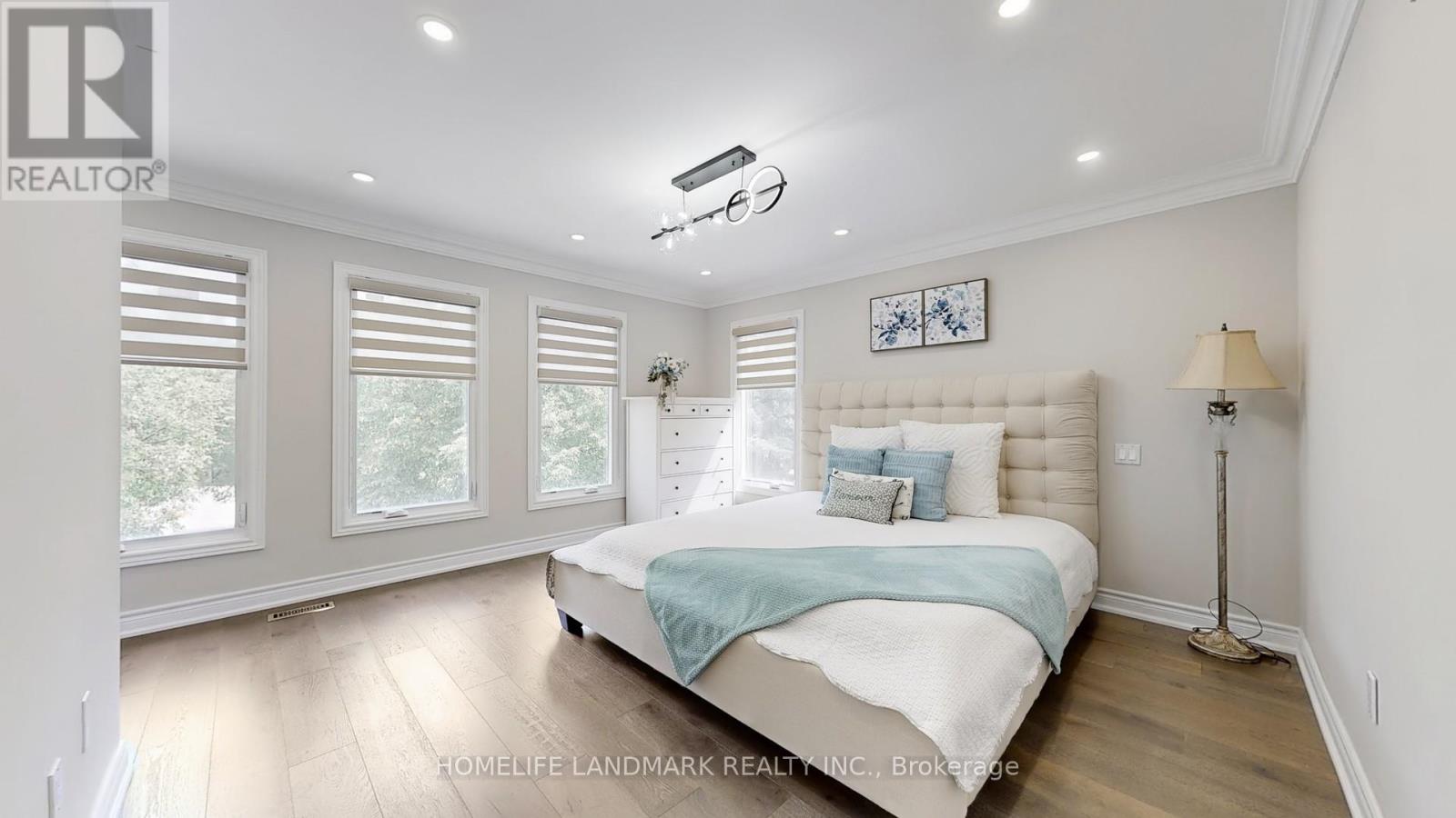 Photo 33 of 16 Crescentview Road, Richmond Hill ON