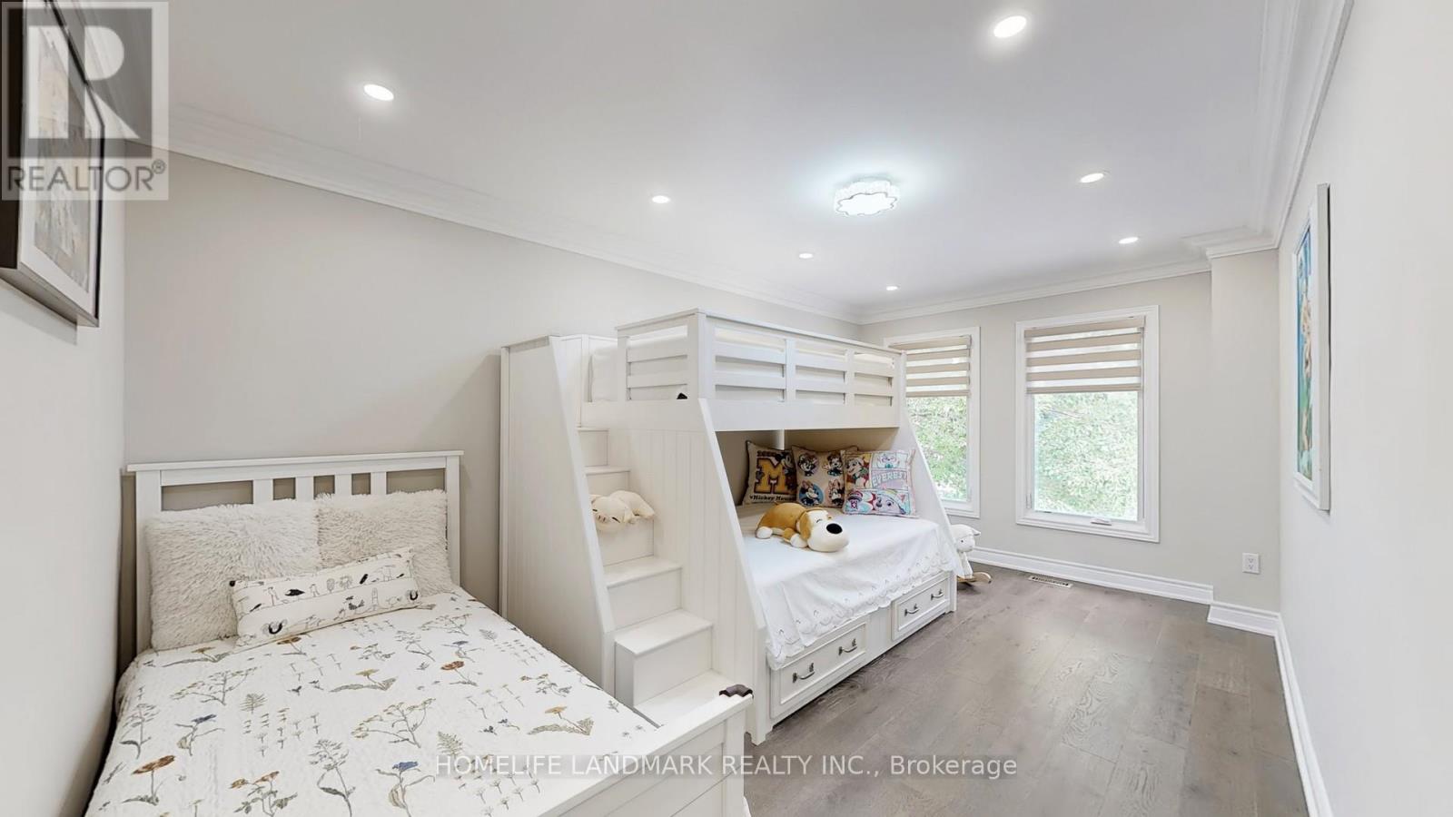 Photo 35 of 16 Crescentview Road, Richmond Hill ON