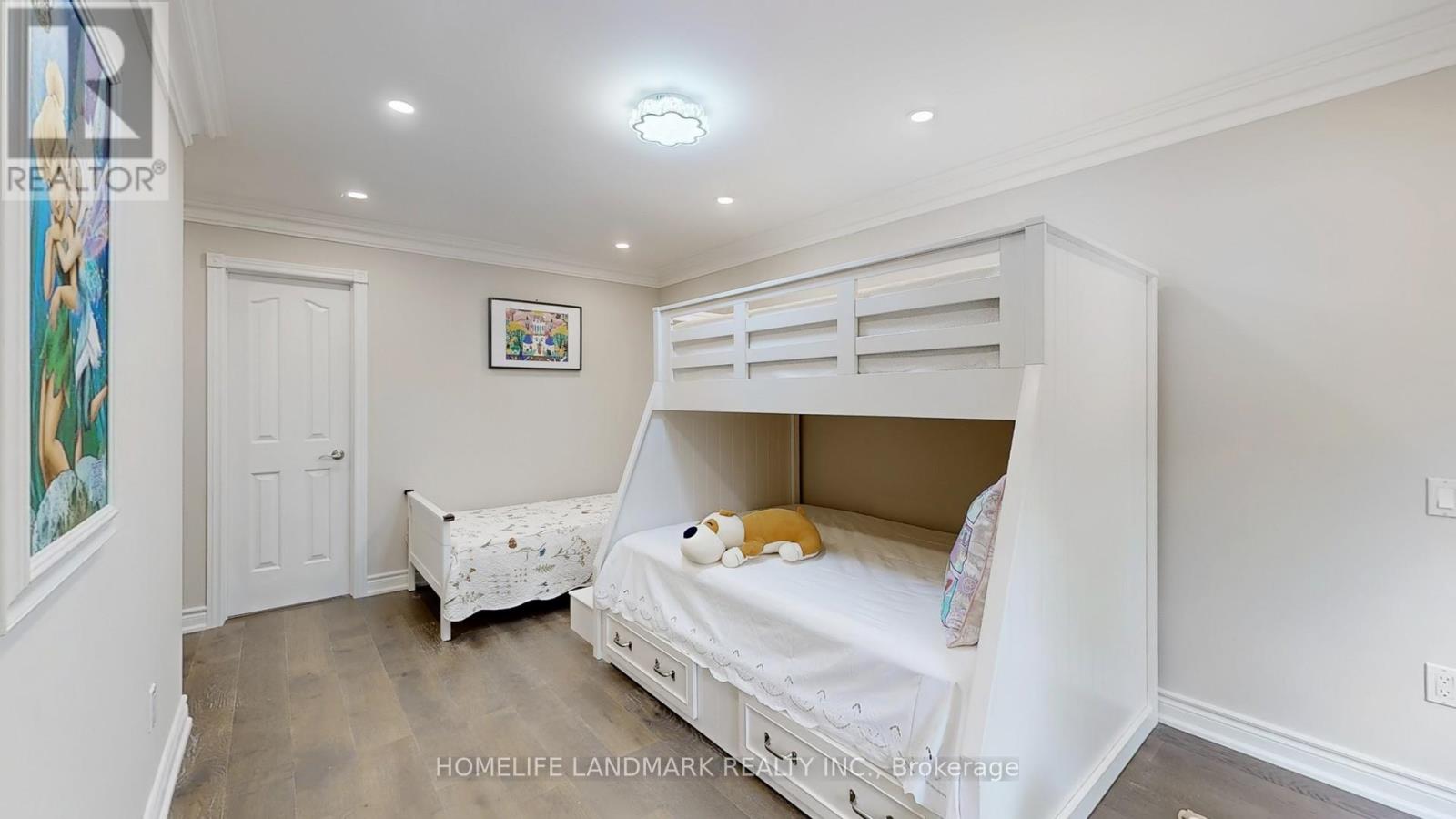 Photo 36 of 16 Crescentview Road, Richmond Hill ON