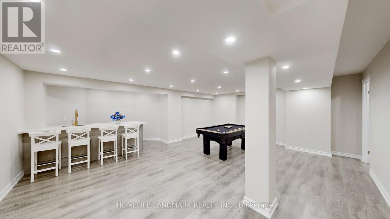 Photo 38 of 16 Crescentview Road, Richmond Hill ON