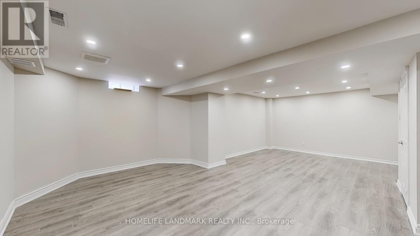 Photo 40 of 16 Crescentview Road, Richmond Hill ON