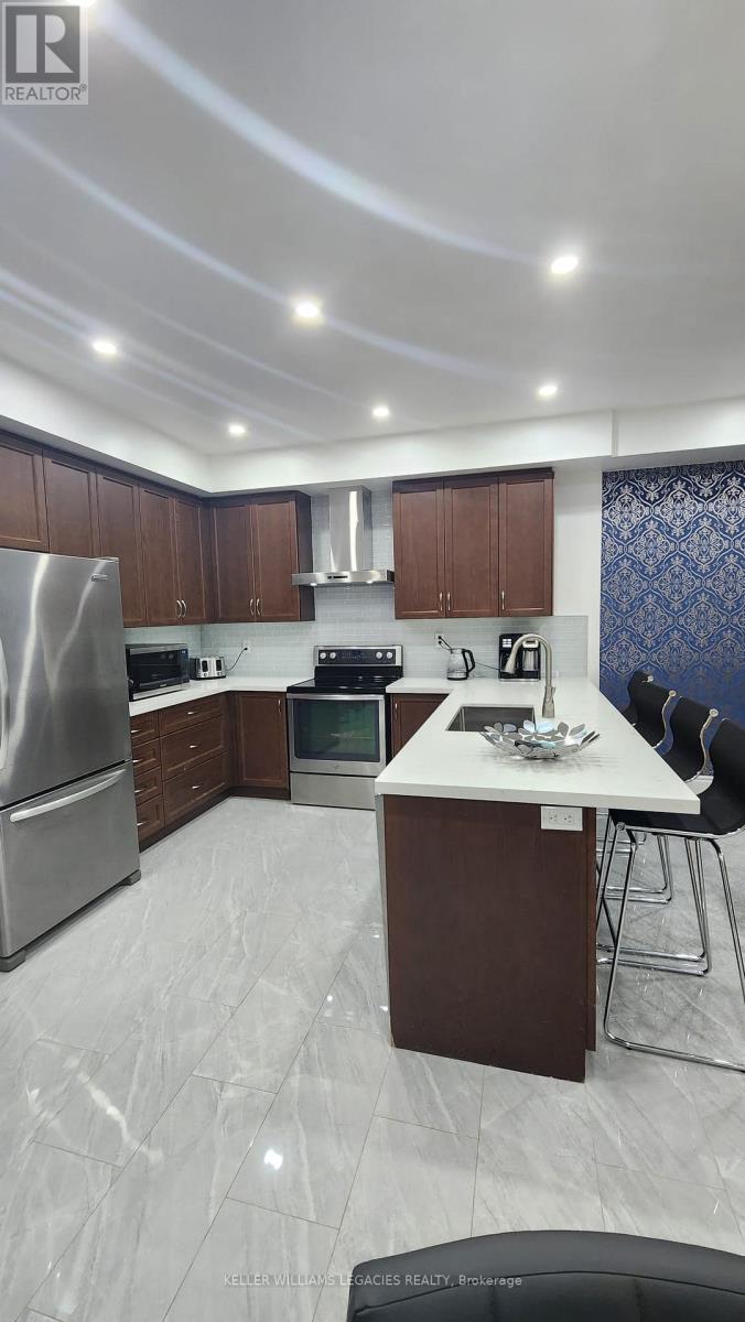 Photo 1 of 6 9601 Jane Street, Vaughan ON