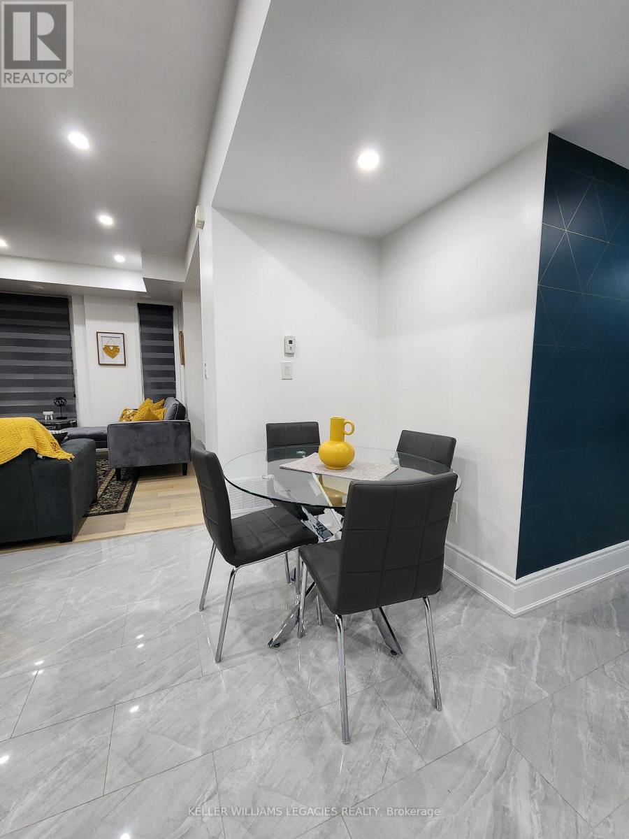 Photo 4 of 6 9601 Jane Street, Vaughan ON