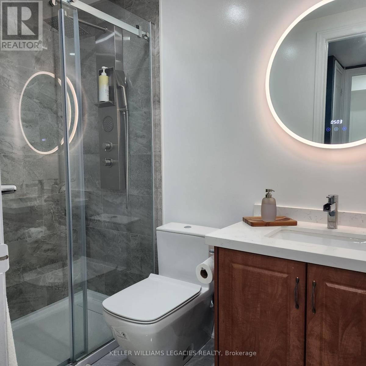Photo 7 of 6 9601 Jane Street, Vaughan ON
