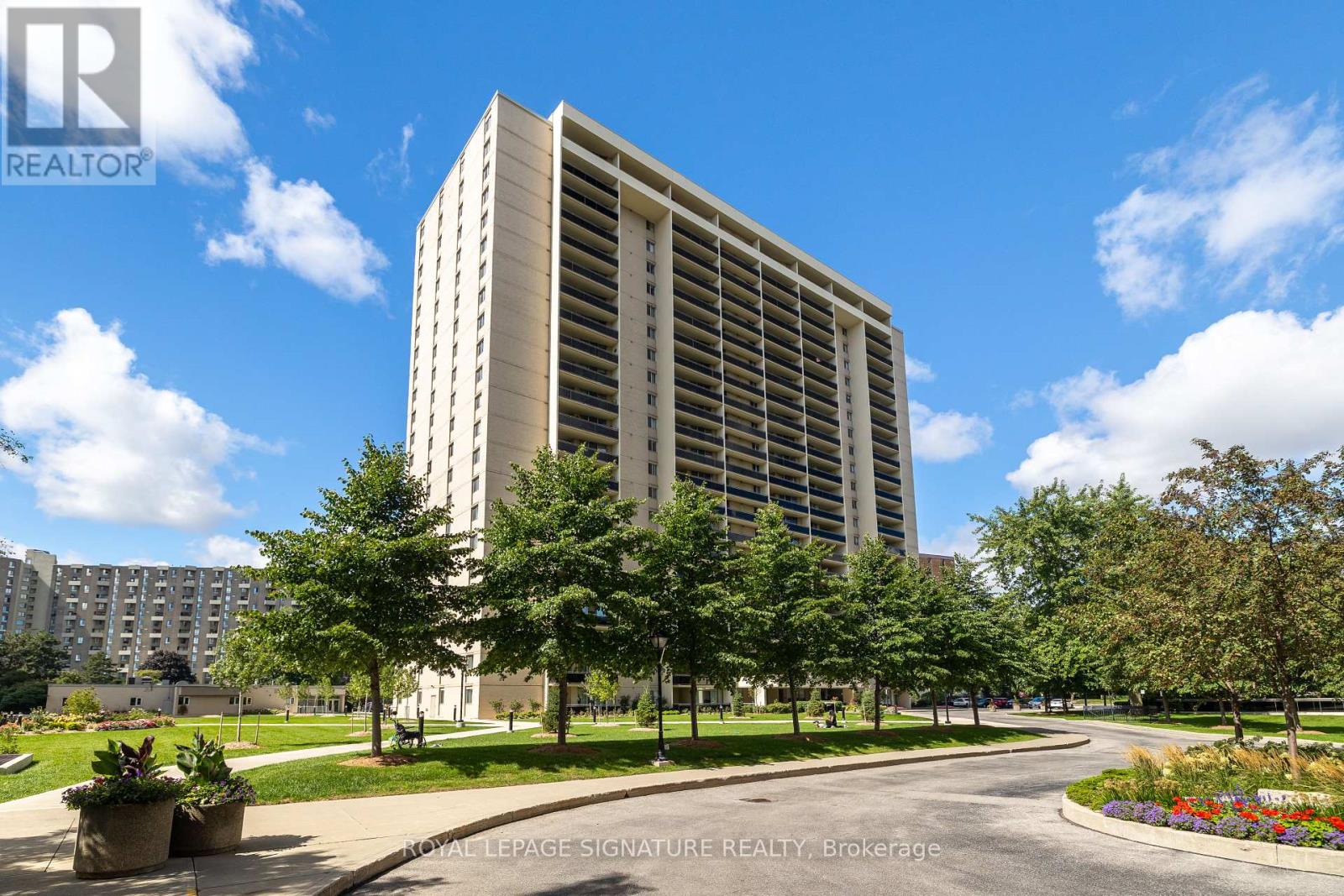 Photo 1 of 2105 820 Burnhamthorpe Road, Toronto ON
