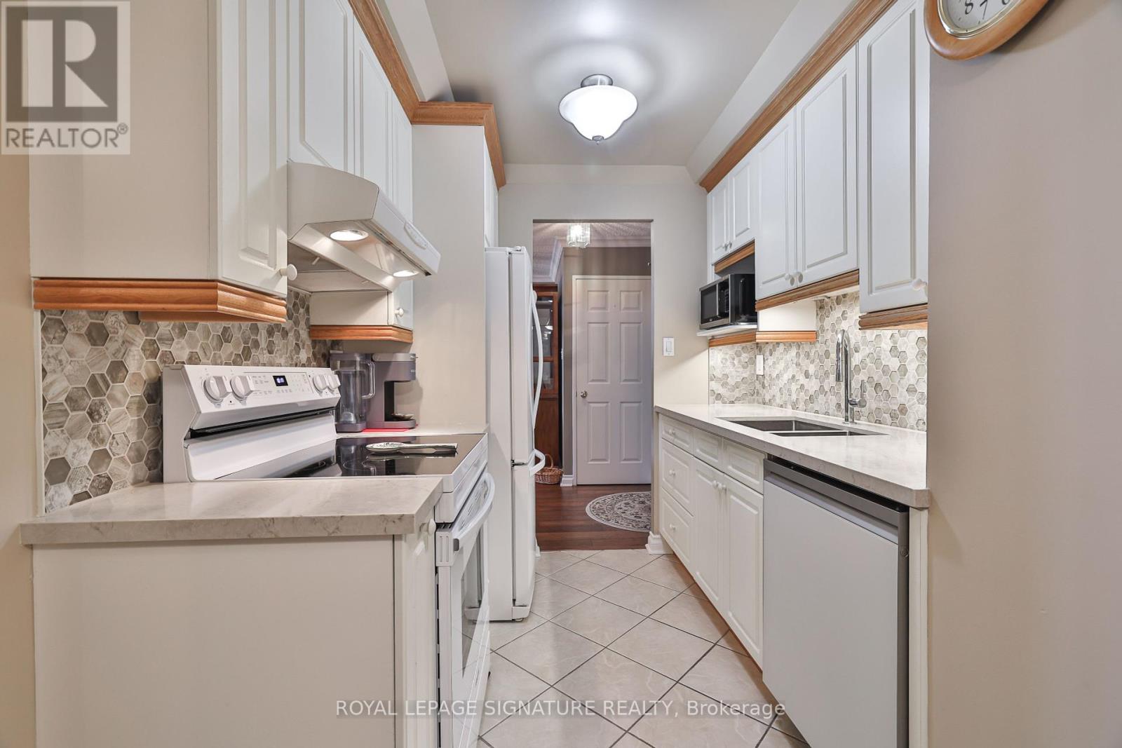 Photo 12 of 2105 820 Burnhamthorpe Road, Toronto ON