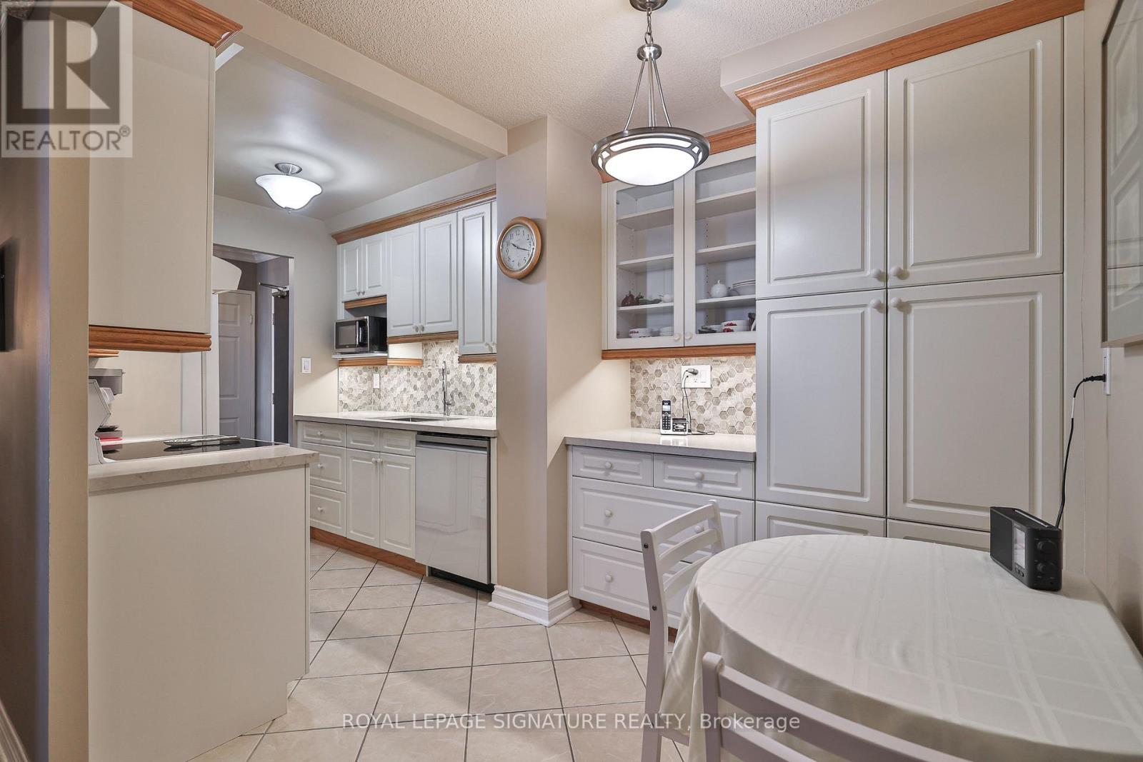 Photo 14 of 2105 820 Burnhamthorpe Road, Toronto ON