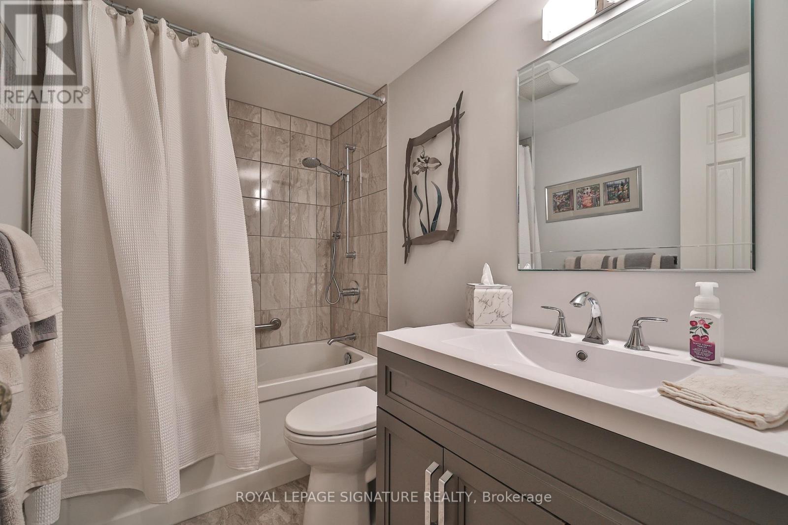 Photo 28 of 2105 820 Burnhamthorpe Road, Toronto ON