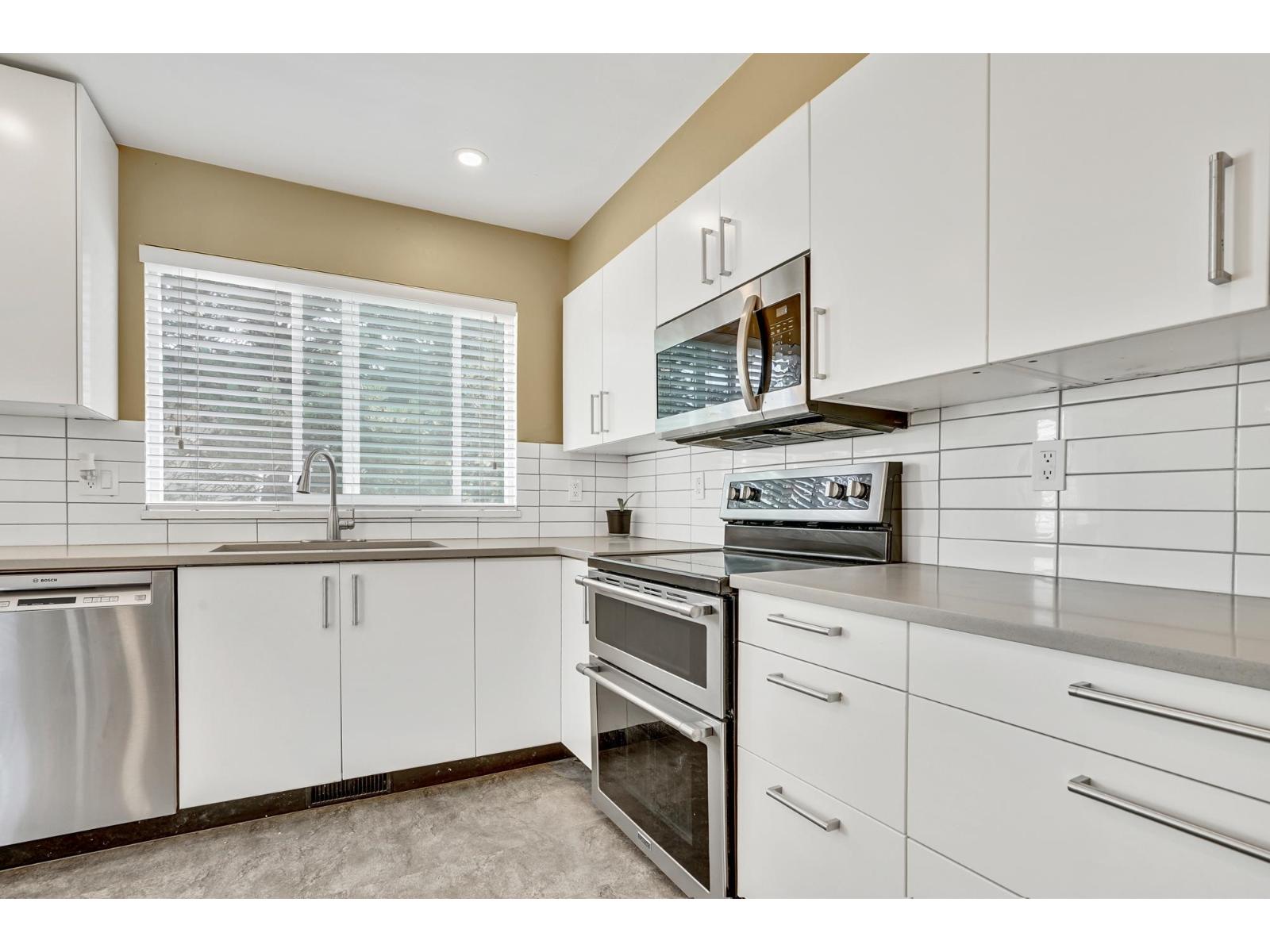 Photo 2 of 49 3087 Immel Street, Abbotsford BC