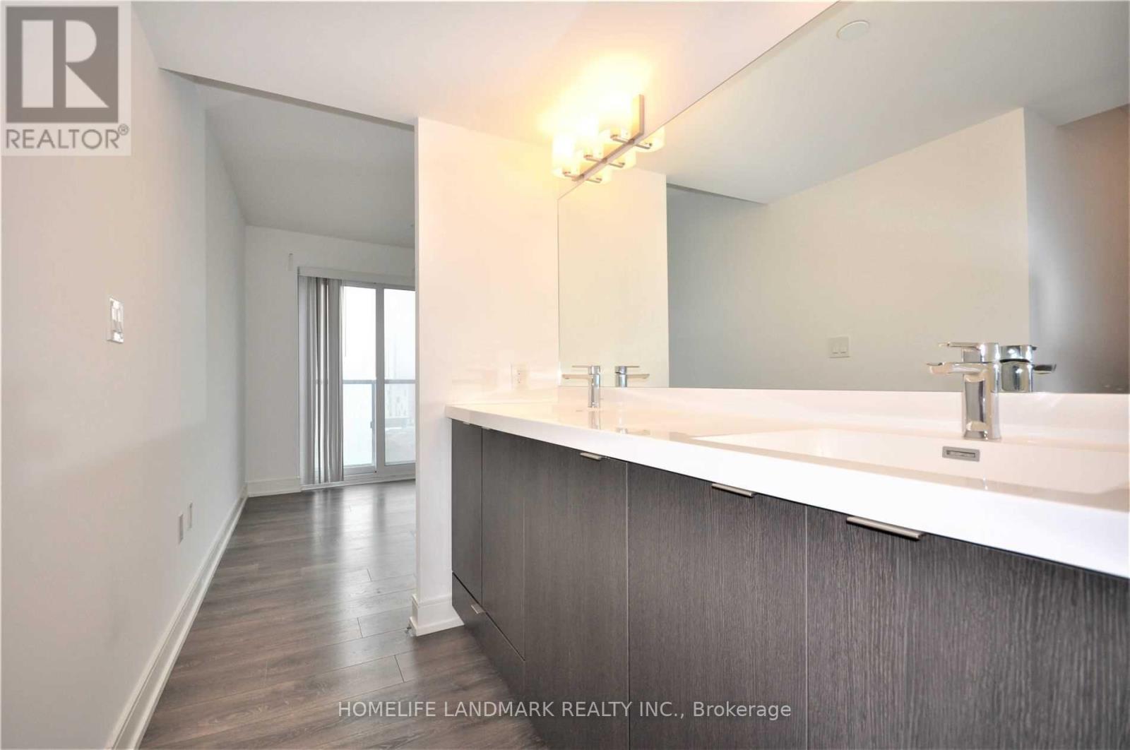 Photo 2 of 1111 89 Mcgill Street, Toronto ON