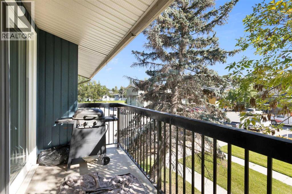 Photo 8 of 209 2200 Woodview Drive Sw, Calgary AB