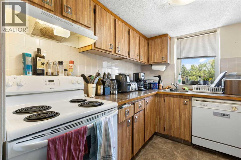 Photo 11 of 209 2200 Woodview Drive Sw, Calgary AB