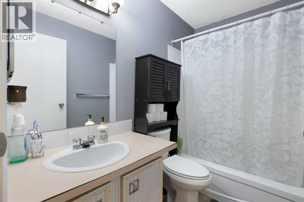 Photo 19 of 209 2200 Woodview Drive Sw, Calgary AB