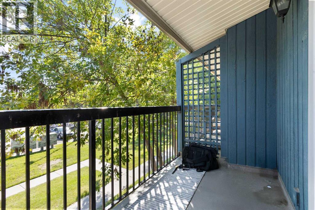 Photo 7 of 209 2200 Woodview Drive Sw, Calgary AB