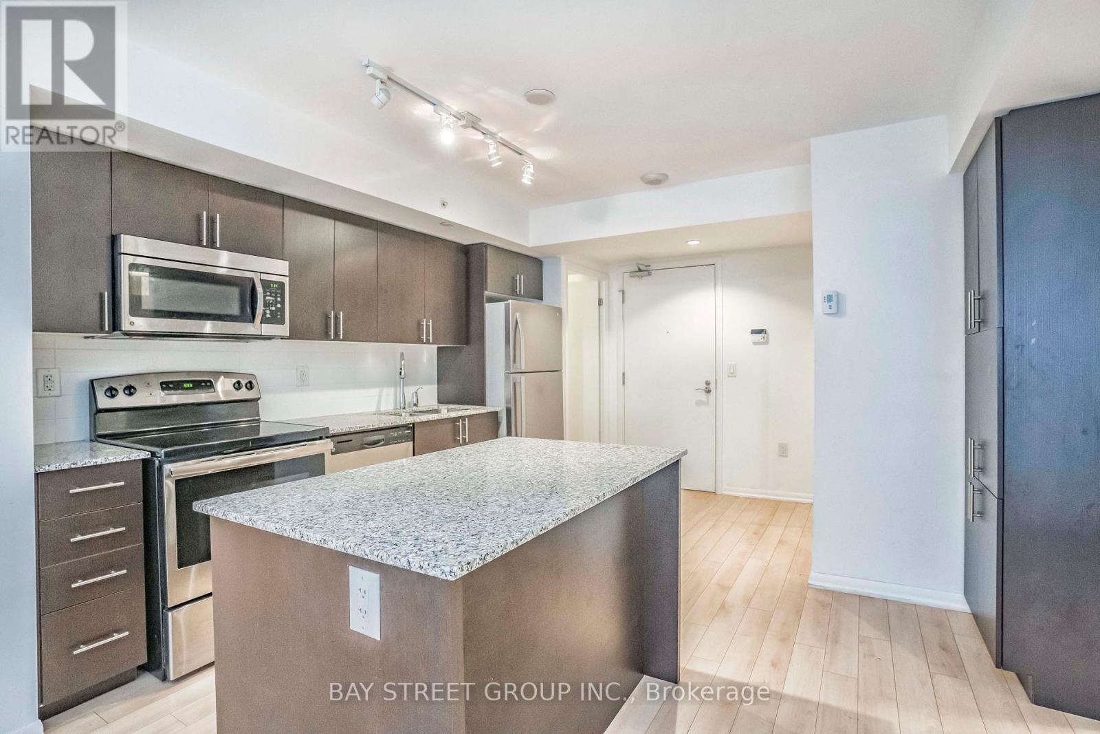 Photo 13 of 331 830 Lawrence Avenue W, Toronto ON