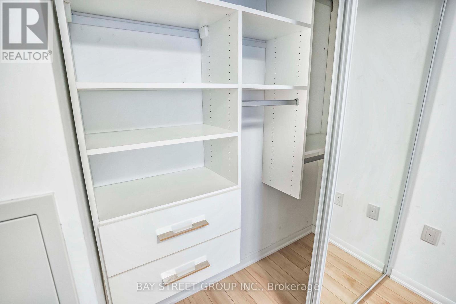 Photo 23 of 331 830 Lawrence Avenue W, Toronto ON