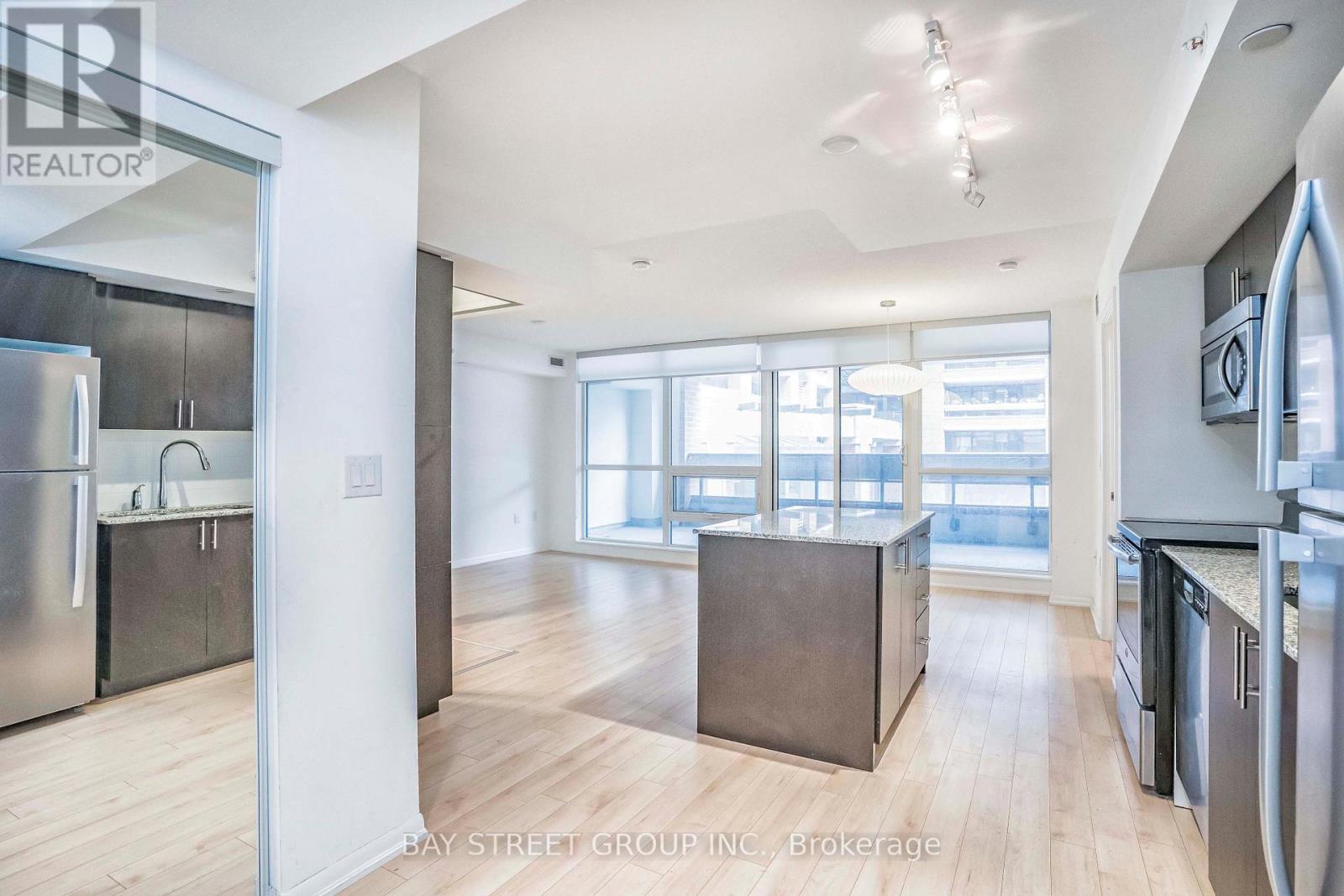 Photo 5 of 331 830 Lawrence Avenue W, Toronto ON