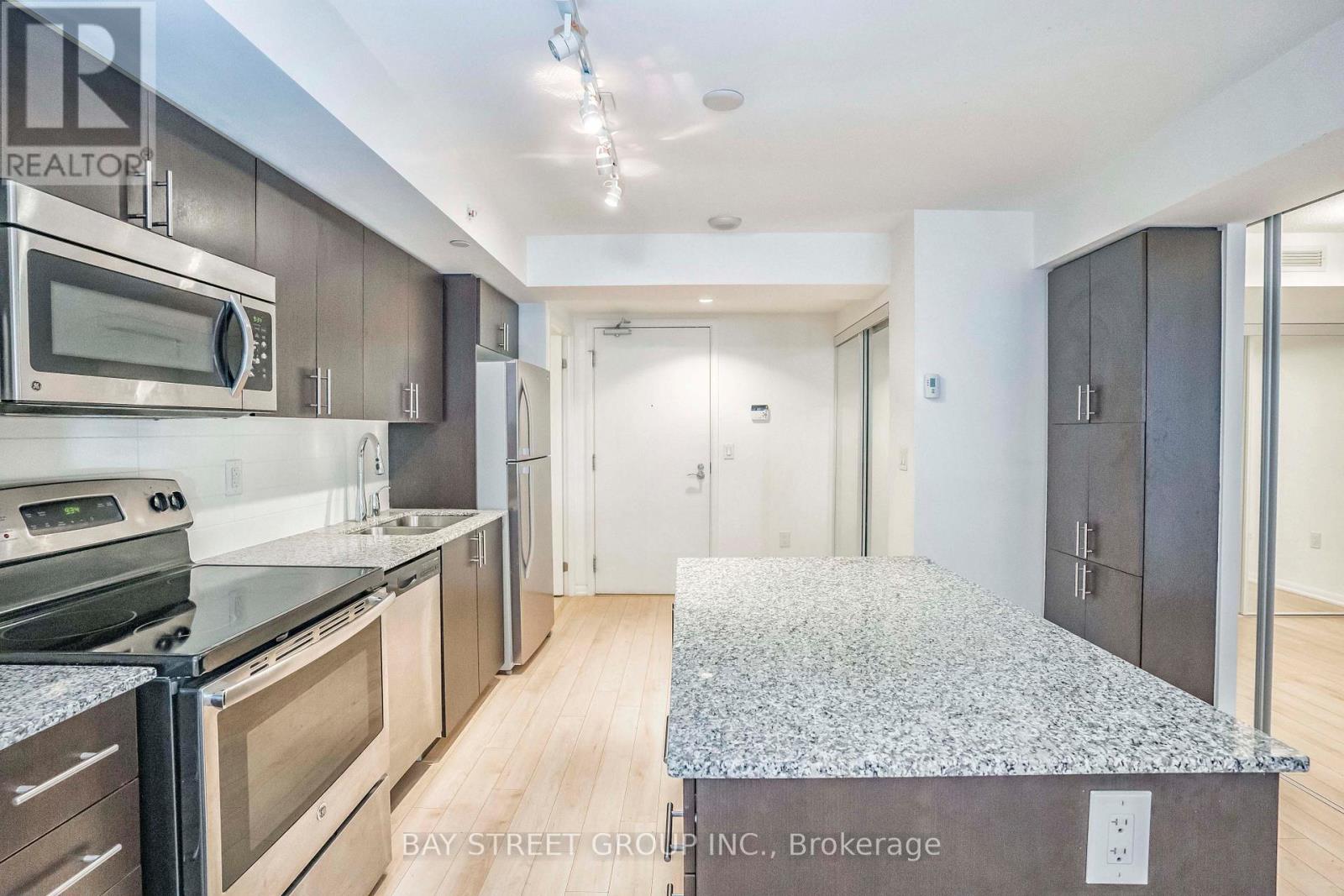 Photo 5 of 331 830 Lawrence Ave Avenue W, Toronto ON