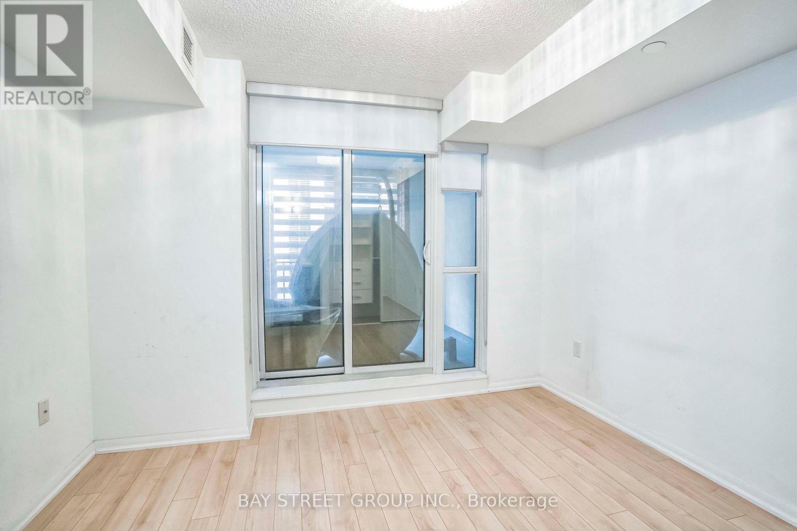 Photo 7 of 331 830 Lawrence Ave Avenue W, Toronto ON