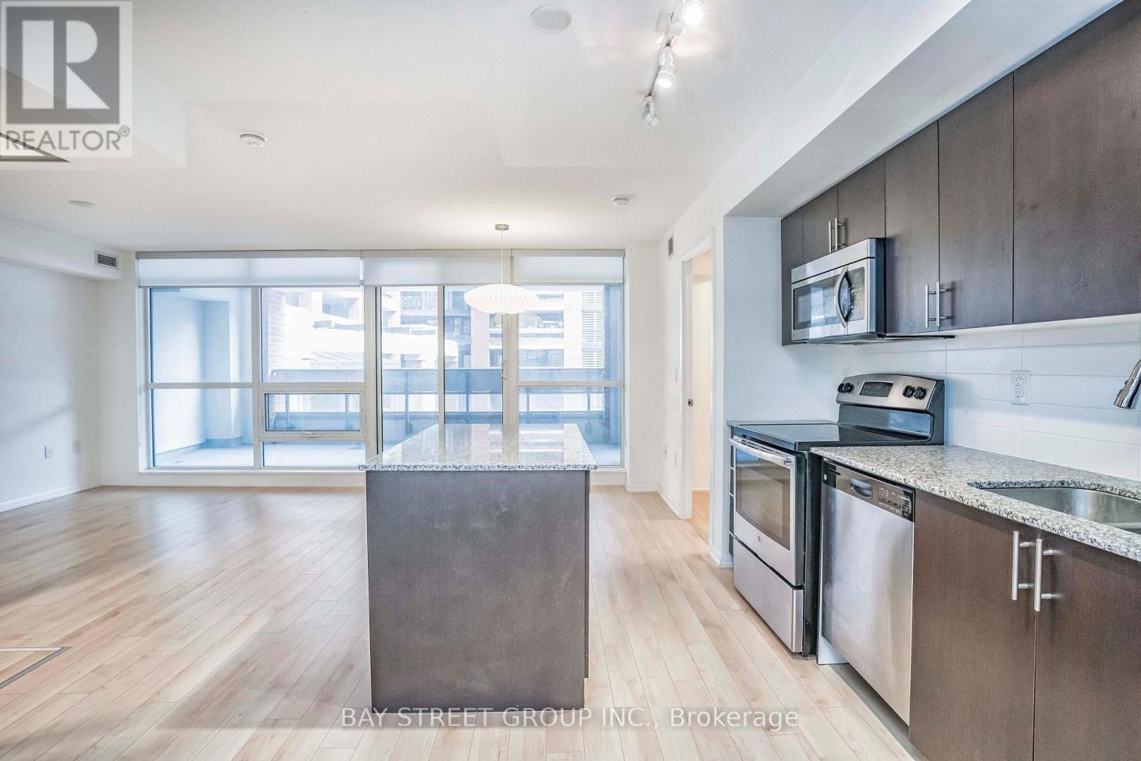 Photo 16 of 331 830 Lawrence Ave Avenue W, Toronto ON