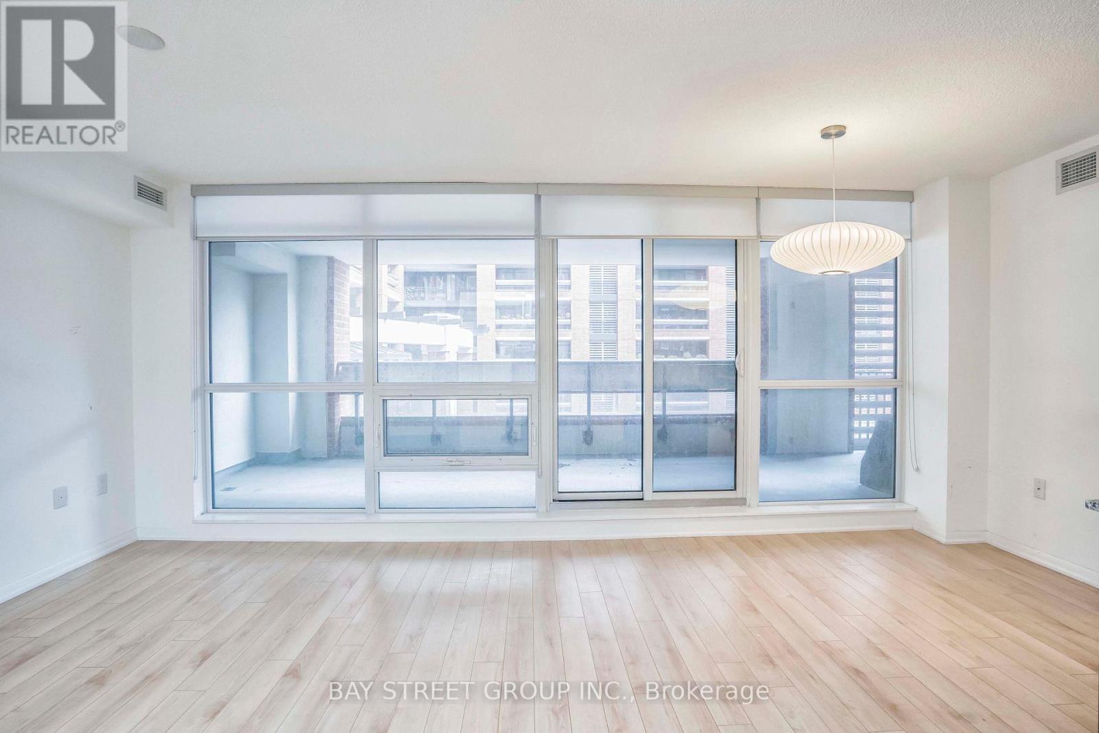 Photo 3 of 331 830 Lawrence Ave Avenue W, Toronto ON