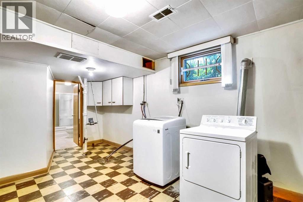 Photo 18 of 1956 Kelwood Drive Sw, Calgary AB