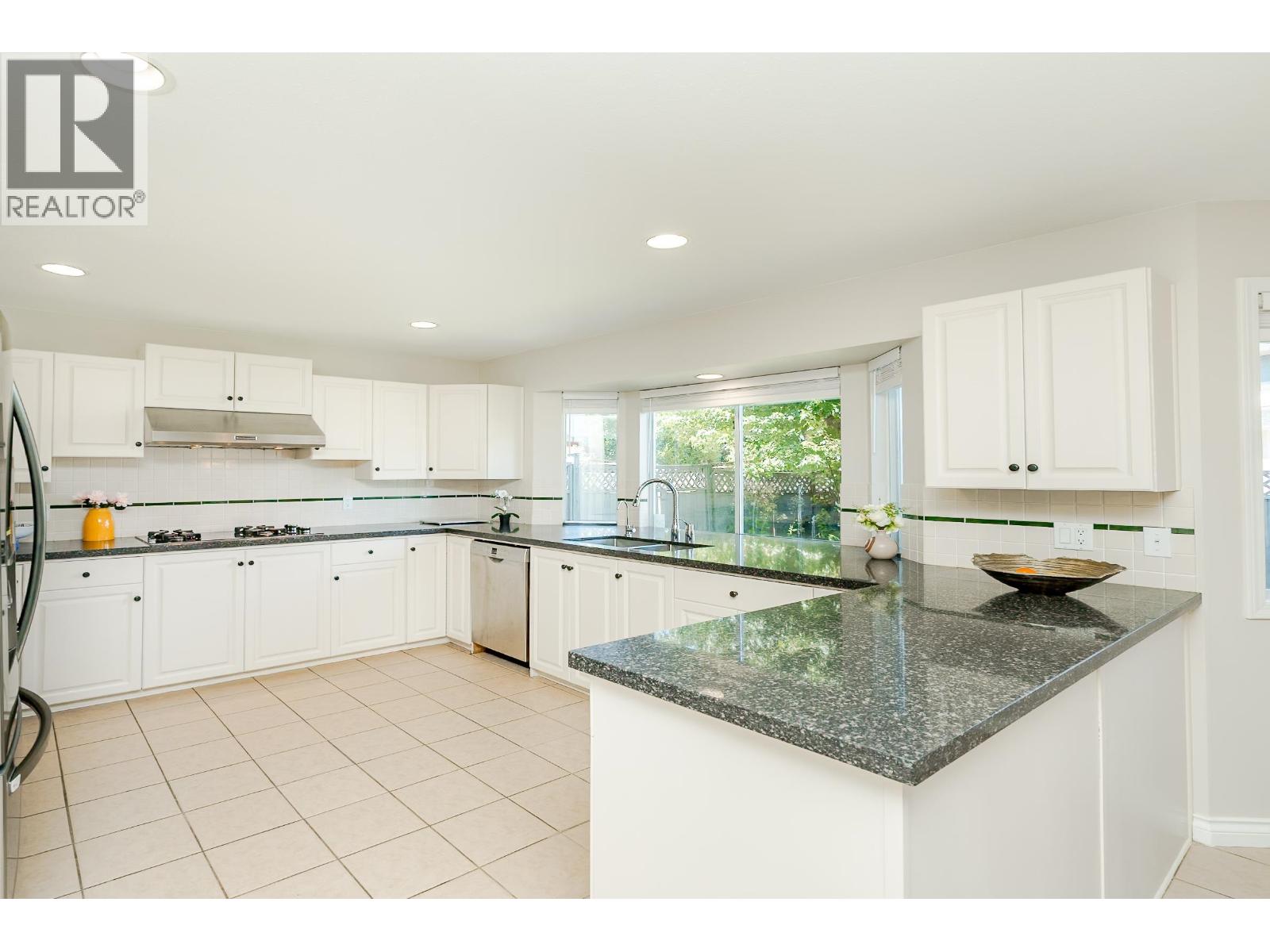 Photo 10 of 10171 Hall Avenue, Richmond BC