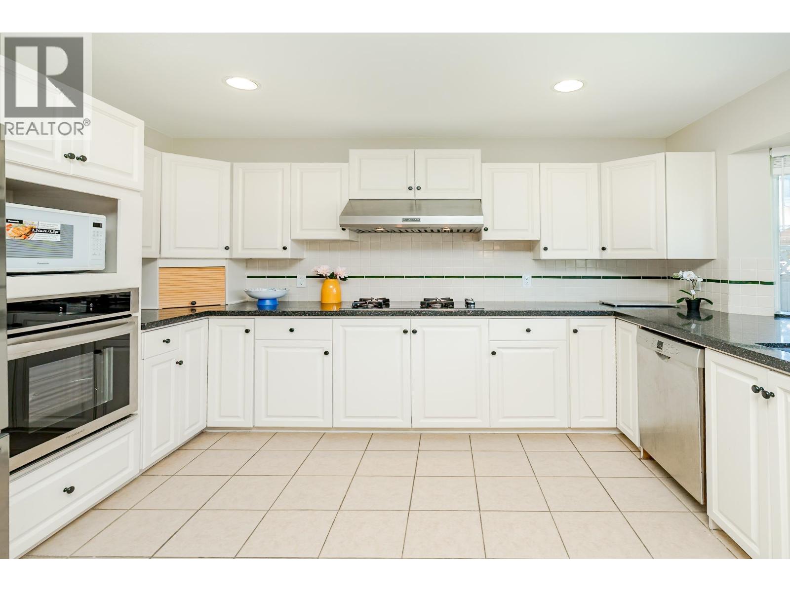 Photo 11 of 10171 Hall Avenue, Richmond BC