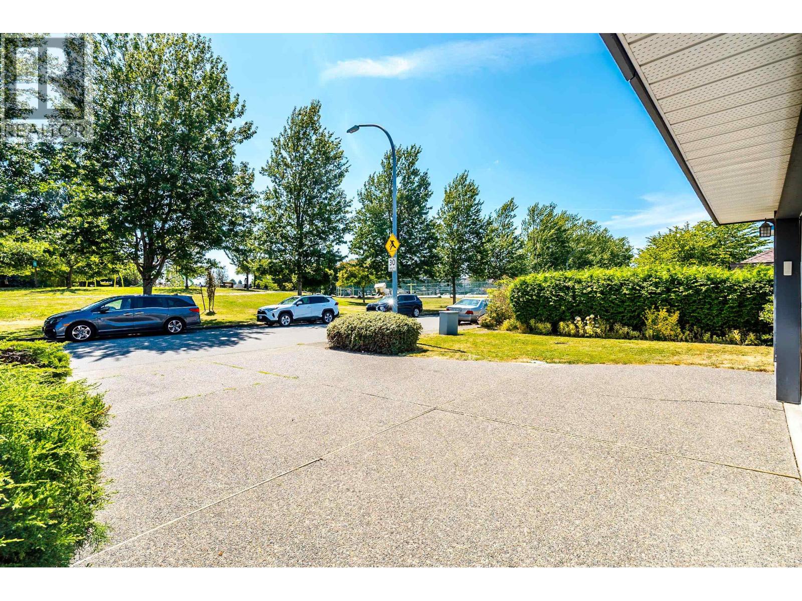 Photo 4 of 10171 Hall Avenue, Richmond BC