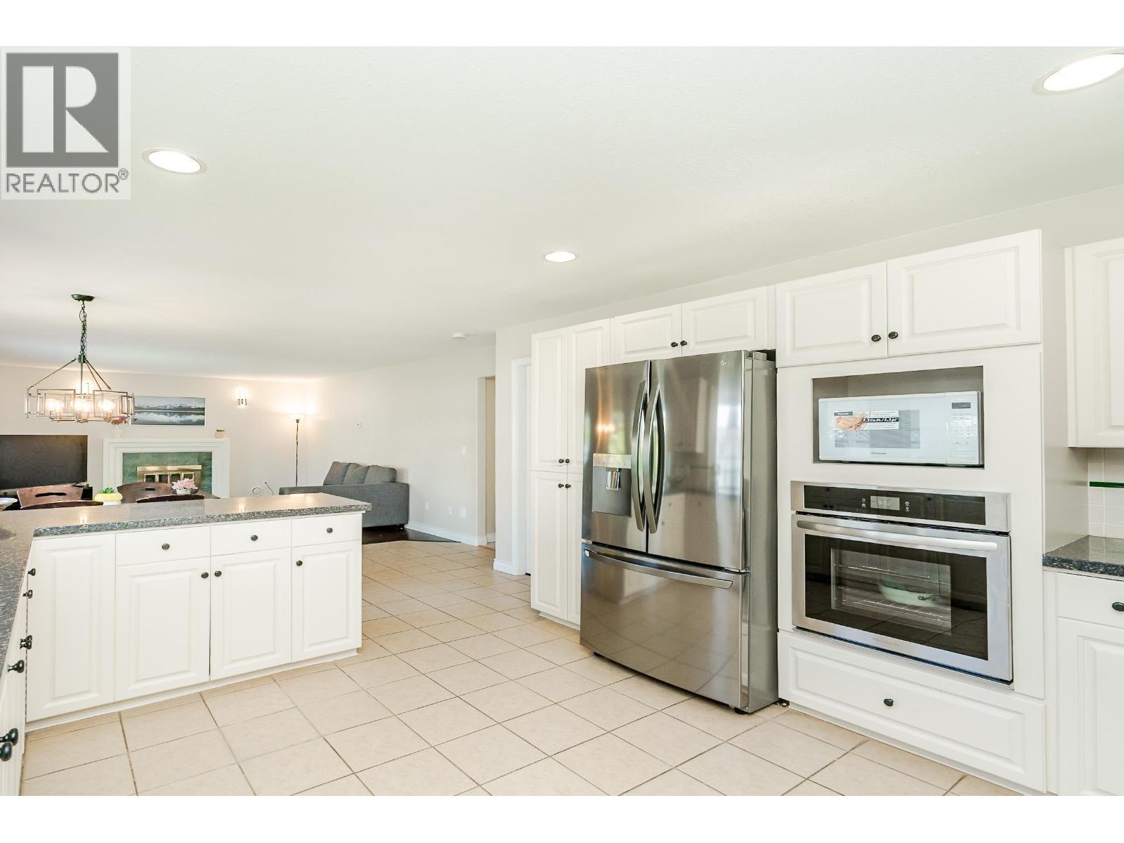 Photo 13 of 10171 Hall Avenue, Richmond BC