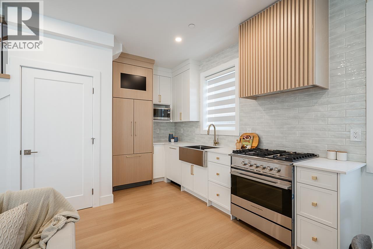 Photo 12 of 2103 E 33rd Avenue, Vancouver BC