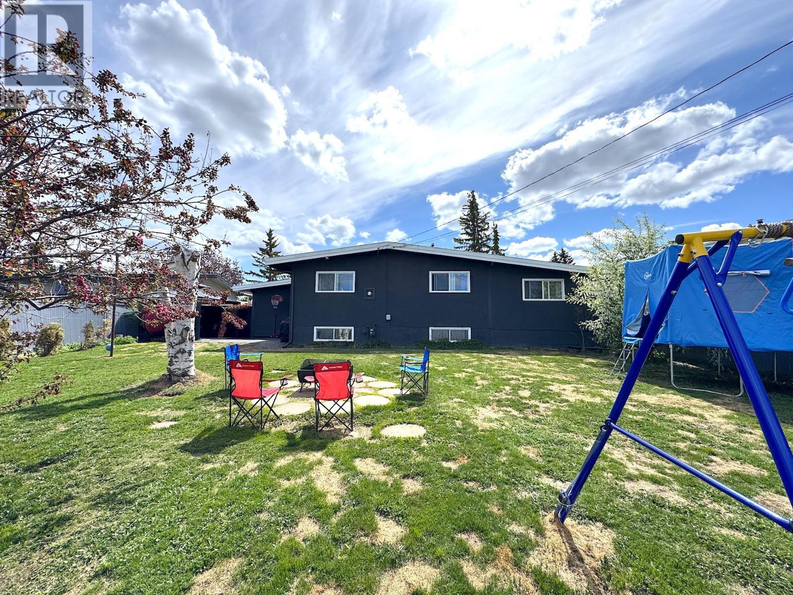 Photo 9 of 9516 113 Avenue, Fort St John BC