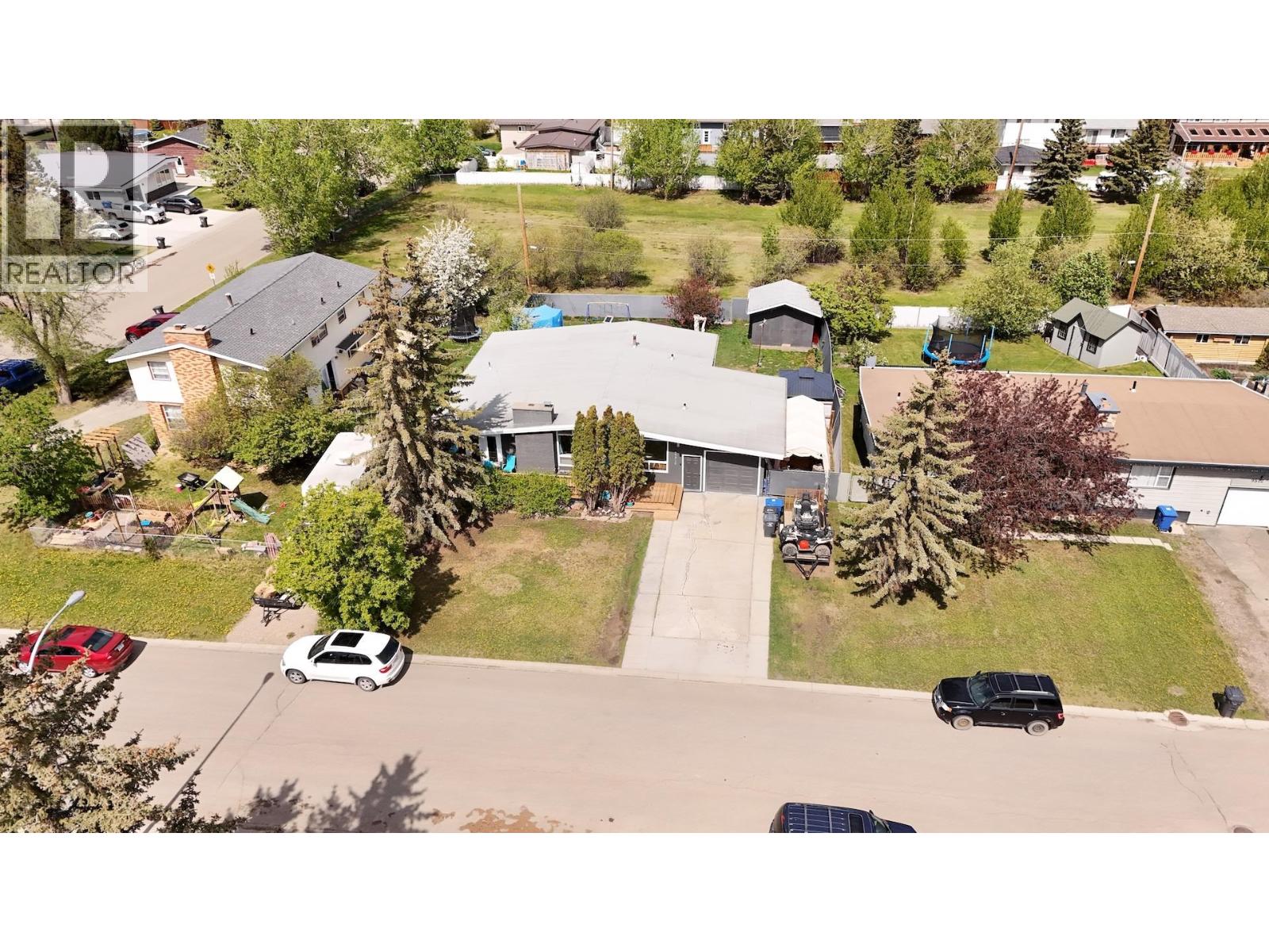 Photo 5 of 9516 113 Avenue, Fort St John BC