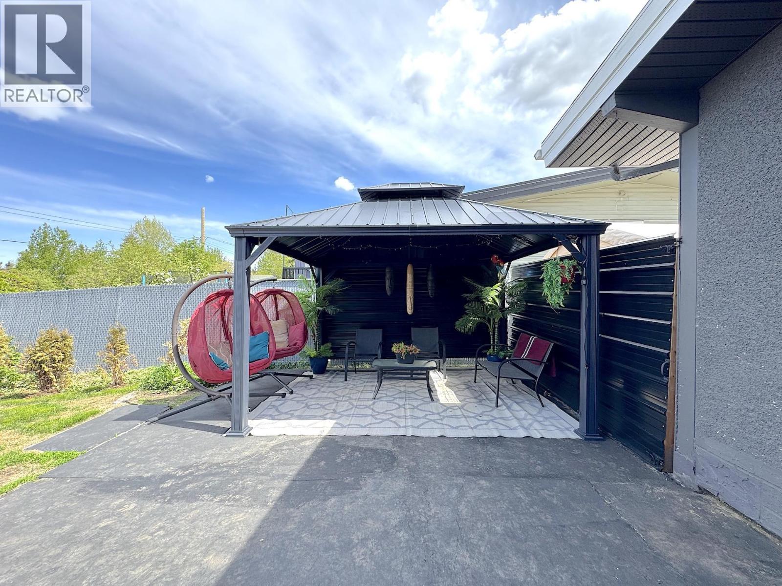 Photo 12 of 9516 113 Avenue, Fort St John BC