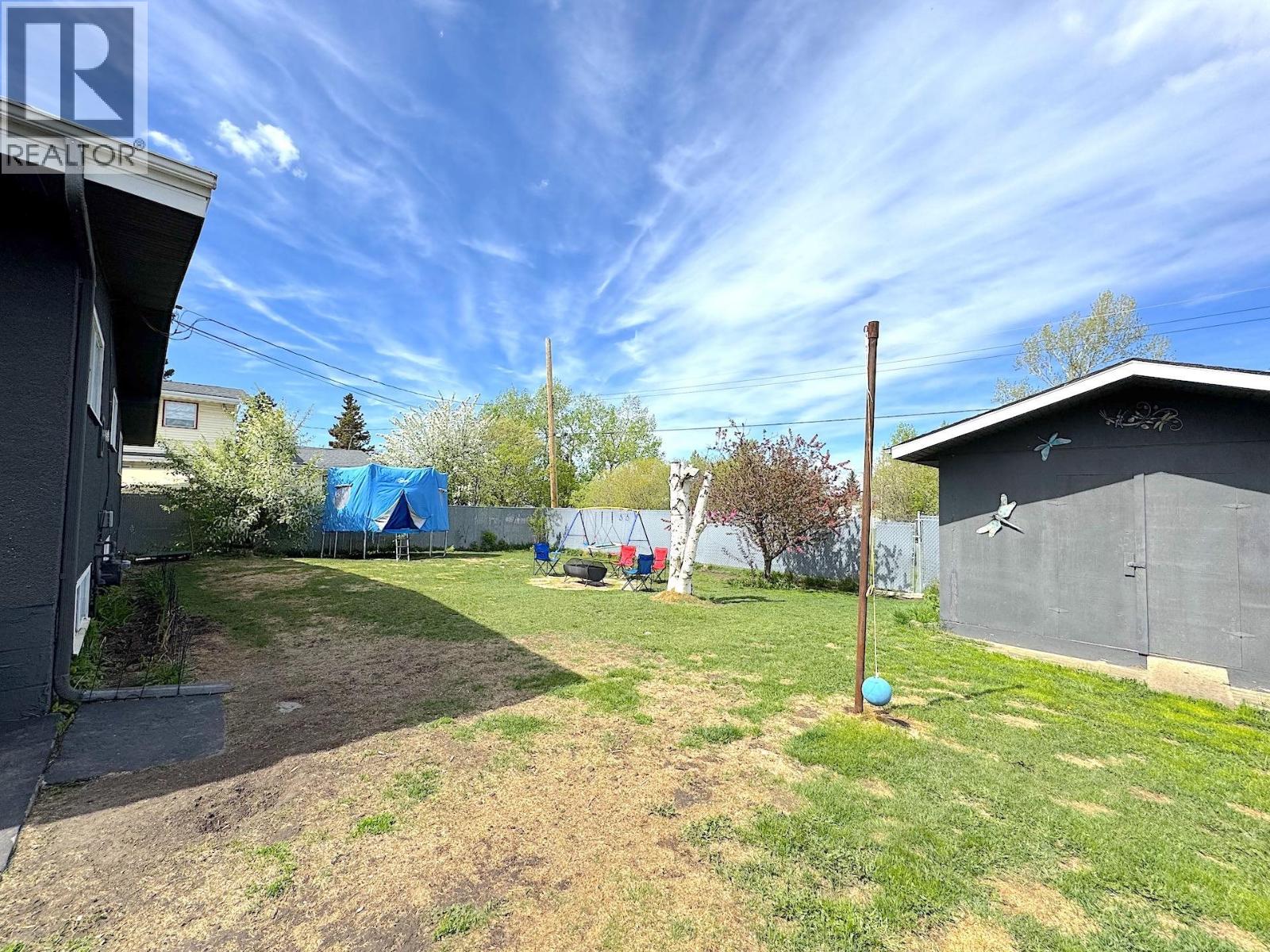 Photo 10 of 9516 113 Avenue, Fort St John BC