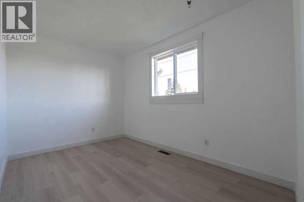 Photo 5 of 4116 8 Avenue Se, Calgary AB