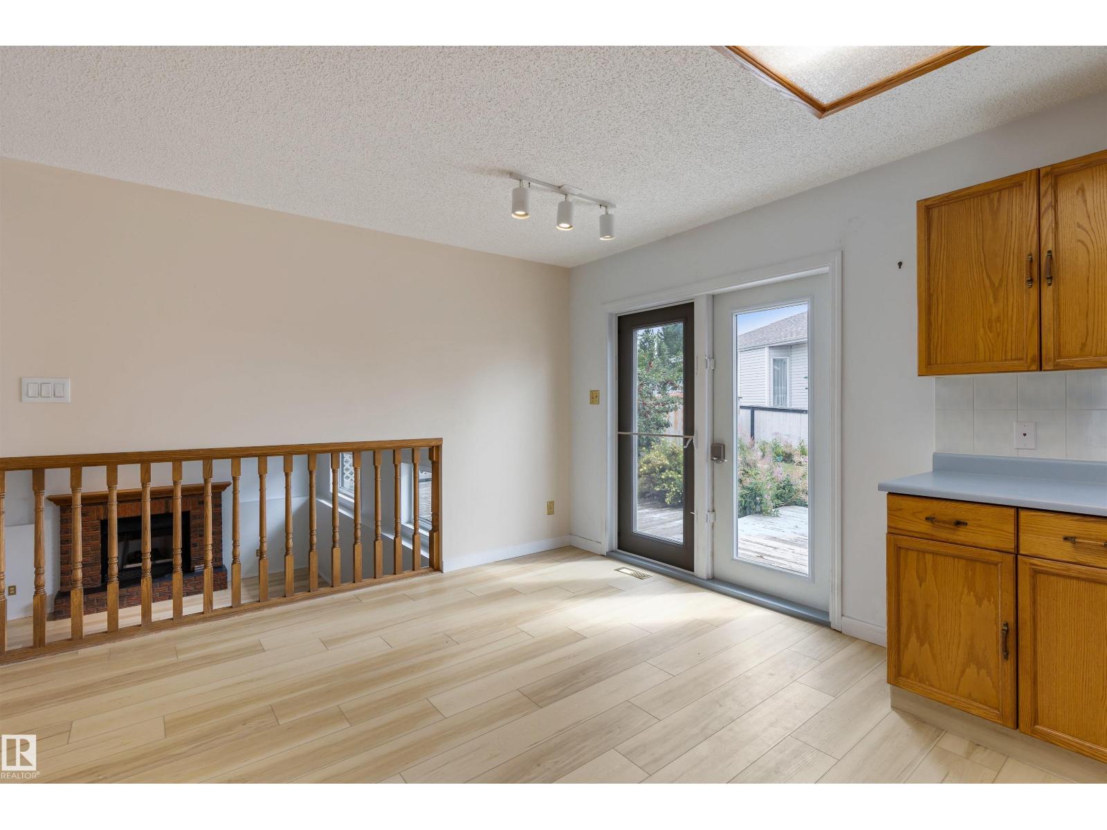 Photo 13 of 12823 157 Av Nw, Edmonton AB