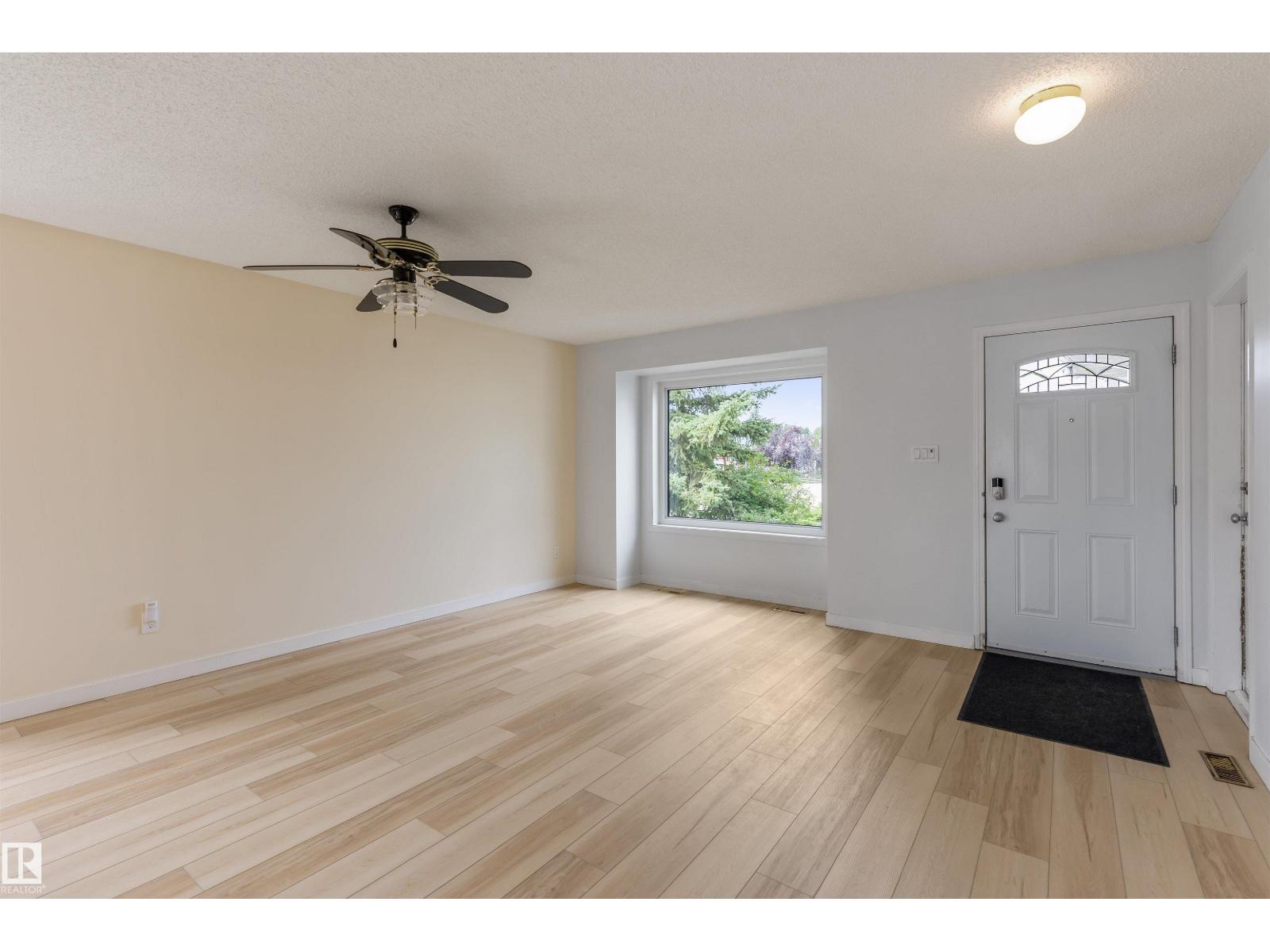 Photo 2 of 12823 157 Av Nw, Edmonton AB
