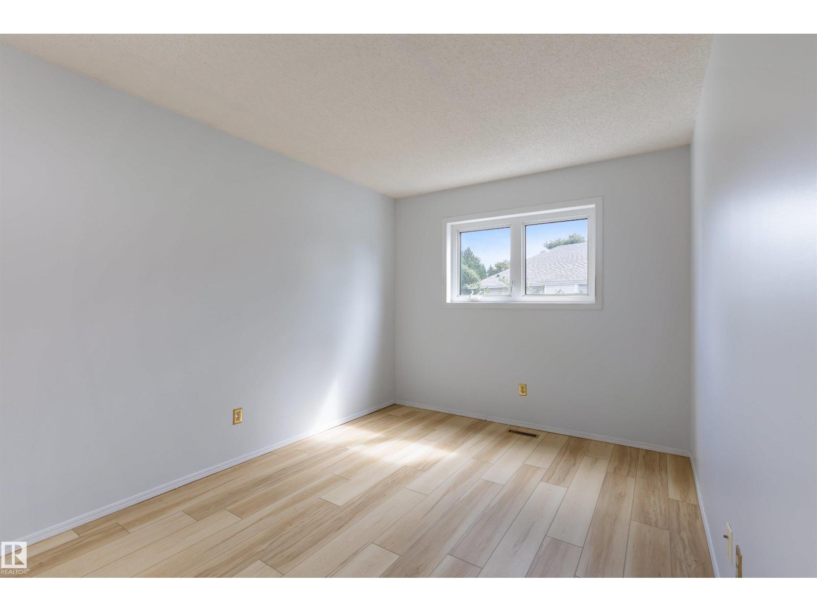 Photo 24 of 12823 157 Av Nw, Edmonton AB