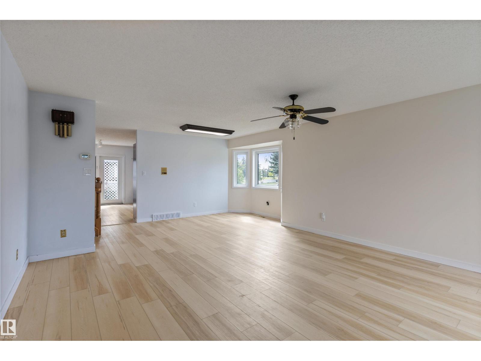Photo 4 of 12823 157 Av Nw, Edmonton AB