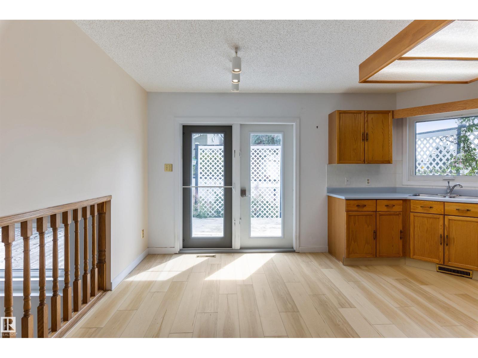 Photo 7 of 12823 157 Av Nw, Edmonton AB