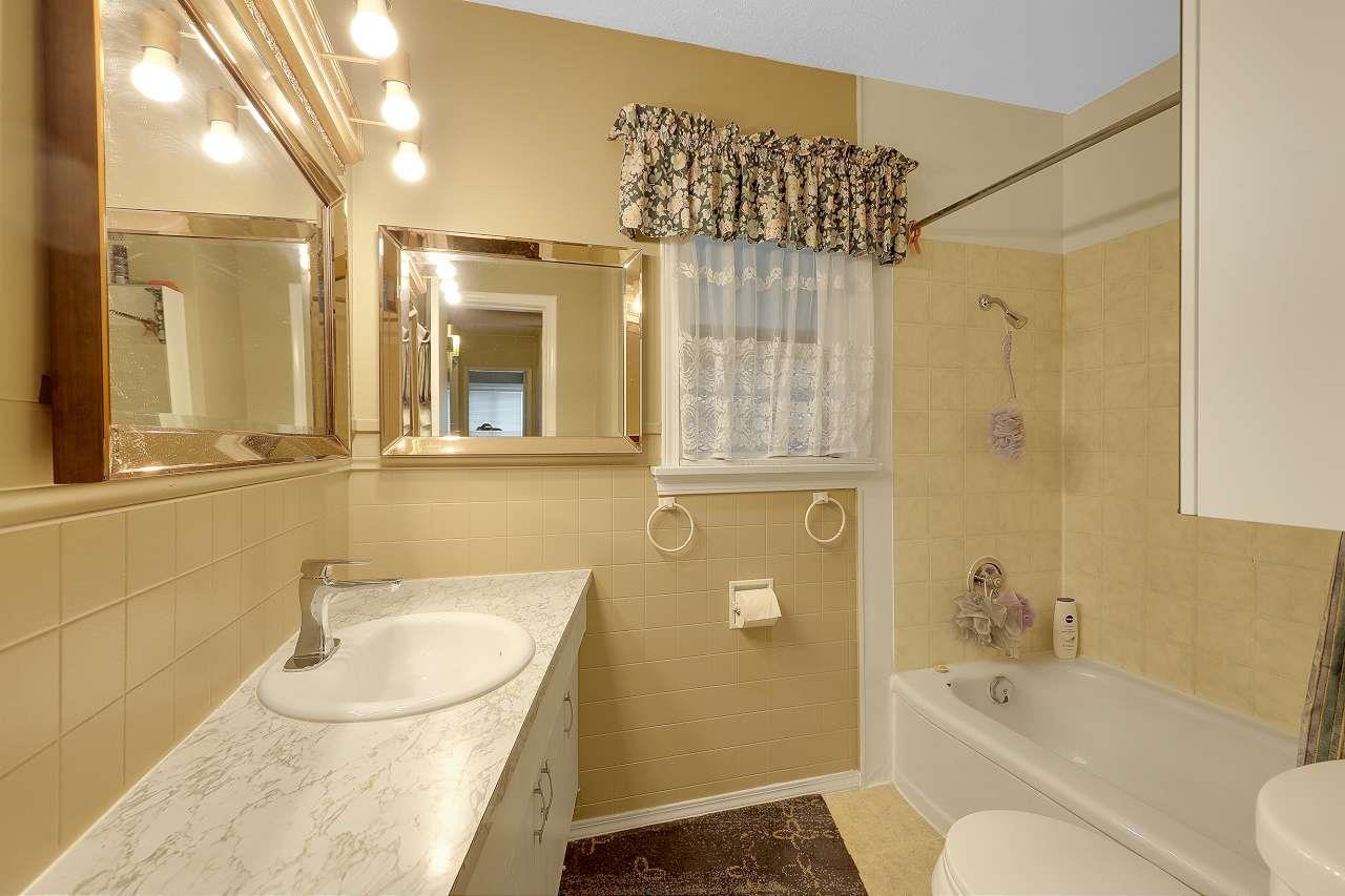 Photo 19 of 2374 Hillside Drive, Abbotsford BC