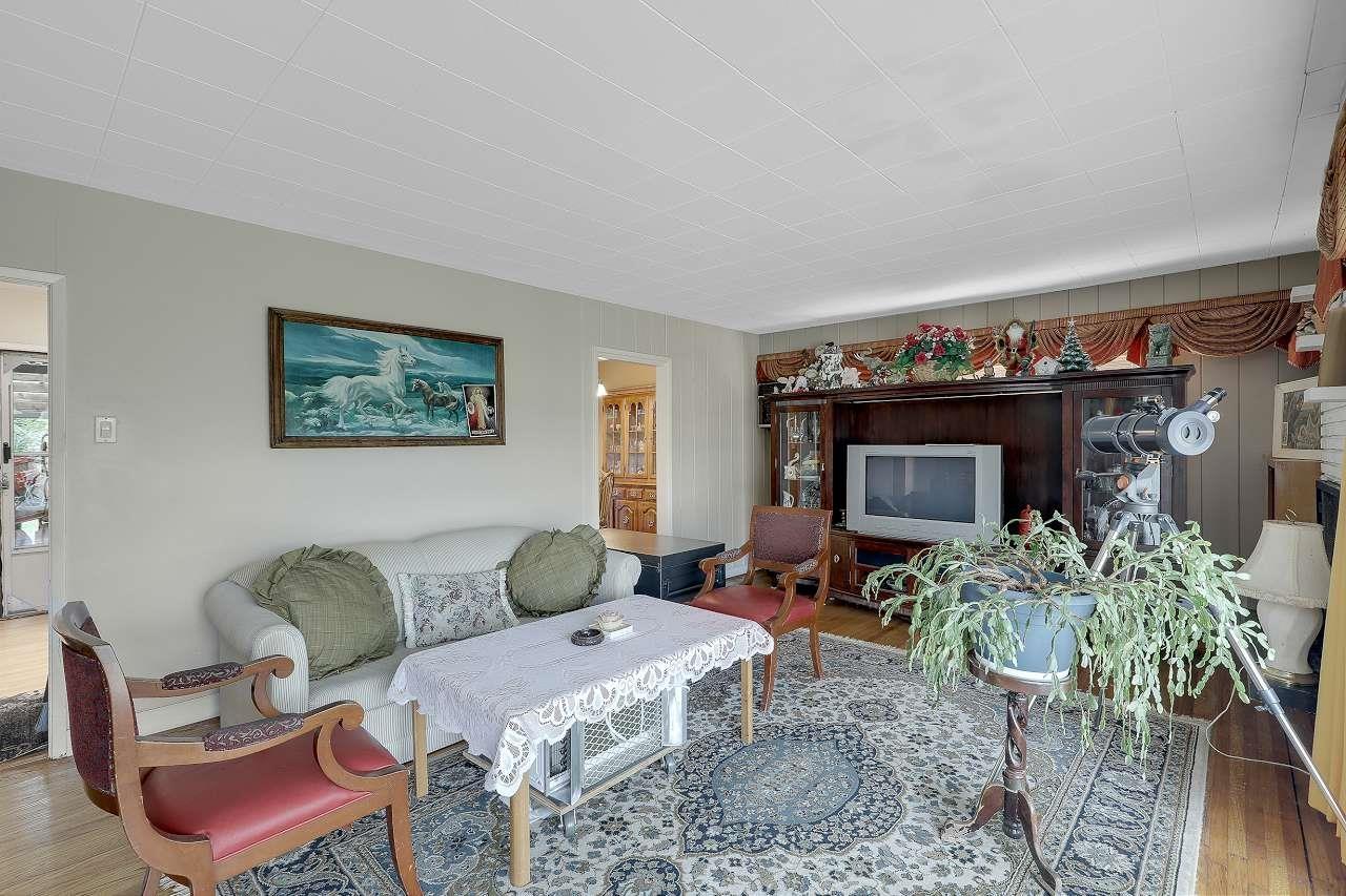 Photo 6 of 2374 Hillside Drive, Abbotsford BC