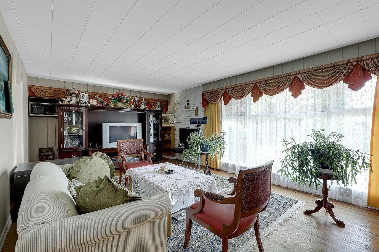 Photo 4 of 2374 Hillside Drive, Abbotsford BC